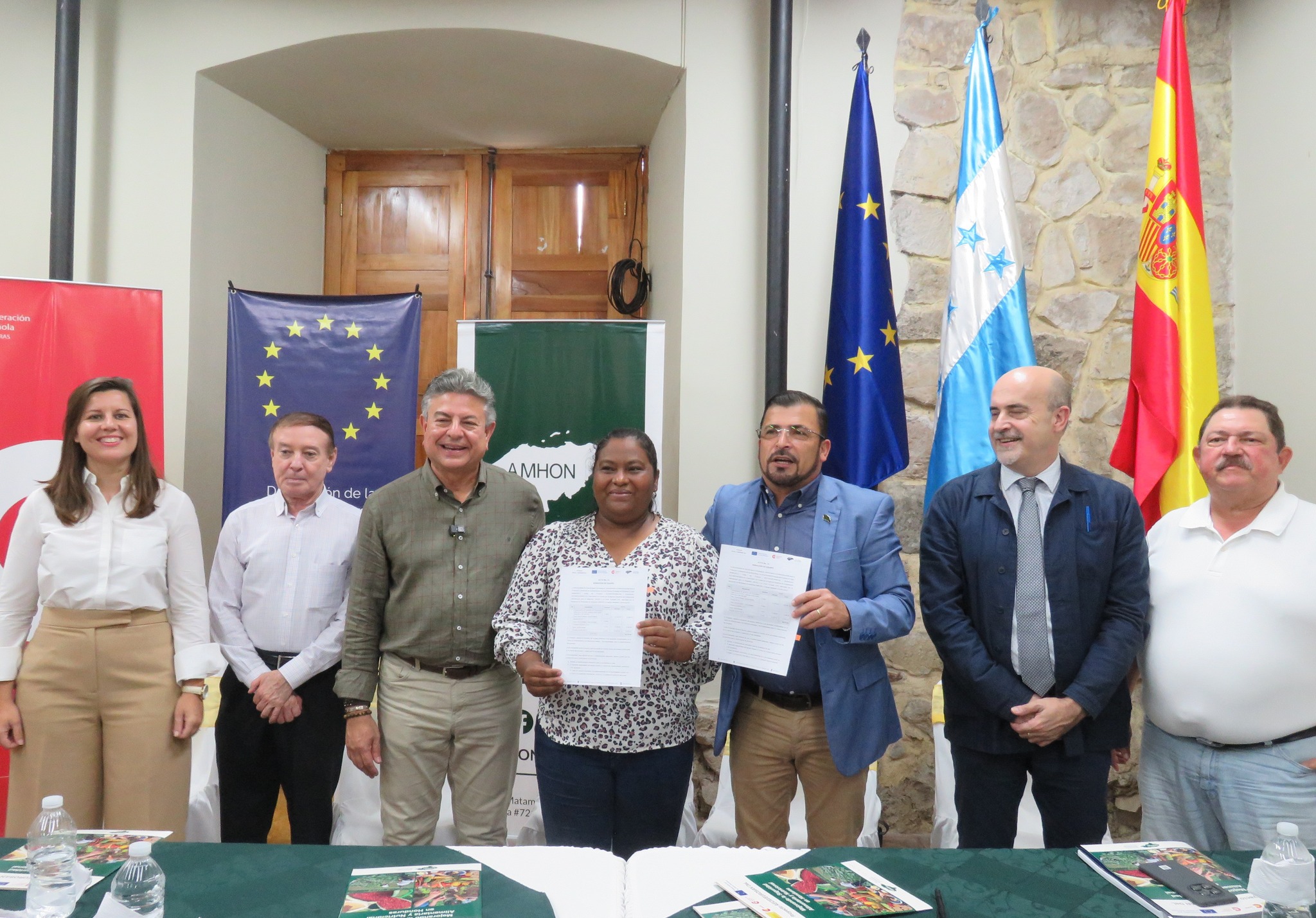 Entregan subvenciones y equipo informático a municipios beneficiados por el proyecto EURASAN DeL.  