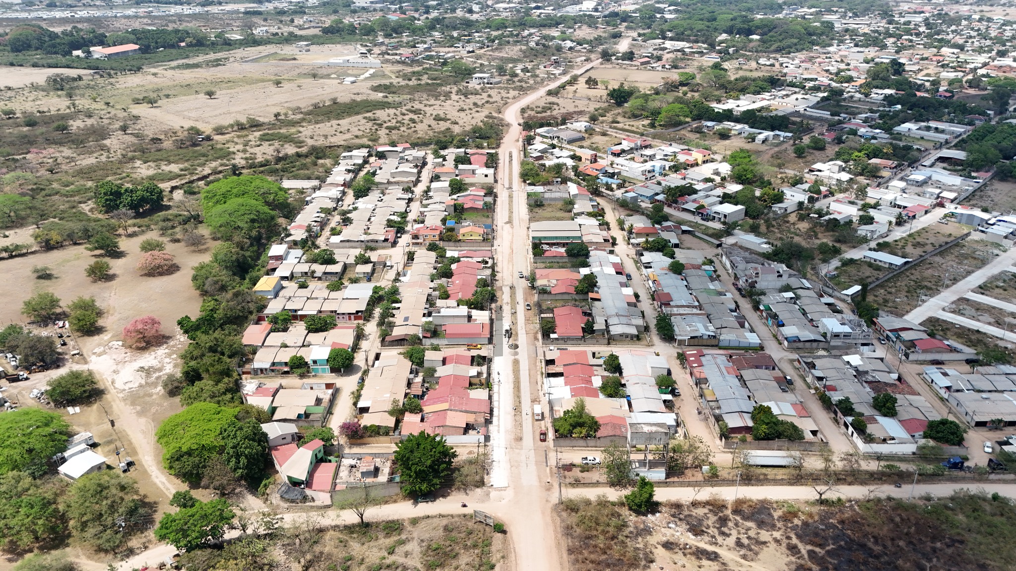 Alcaldía de Comayagua continúa proyecto de pavimentación en Tres Caminos