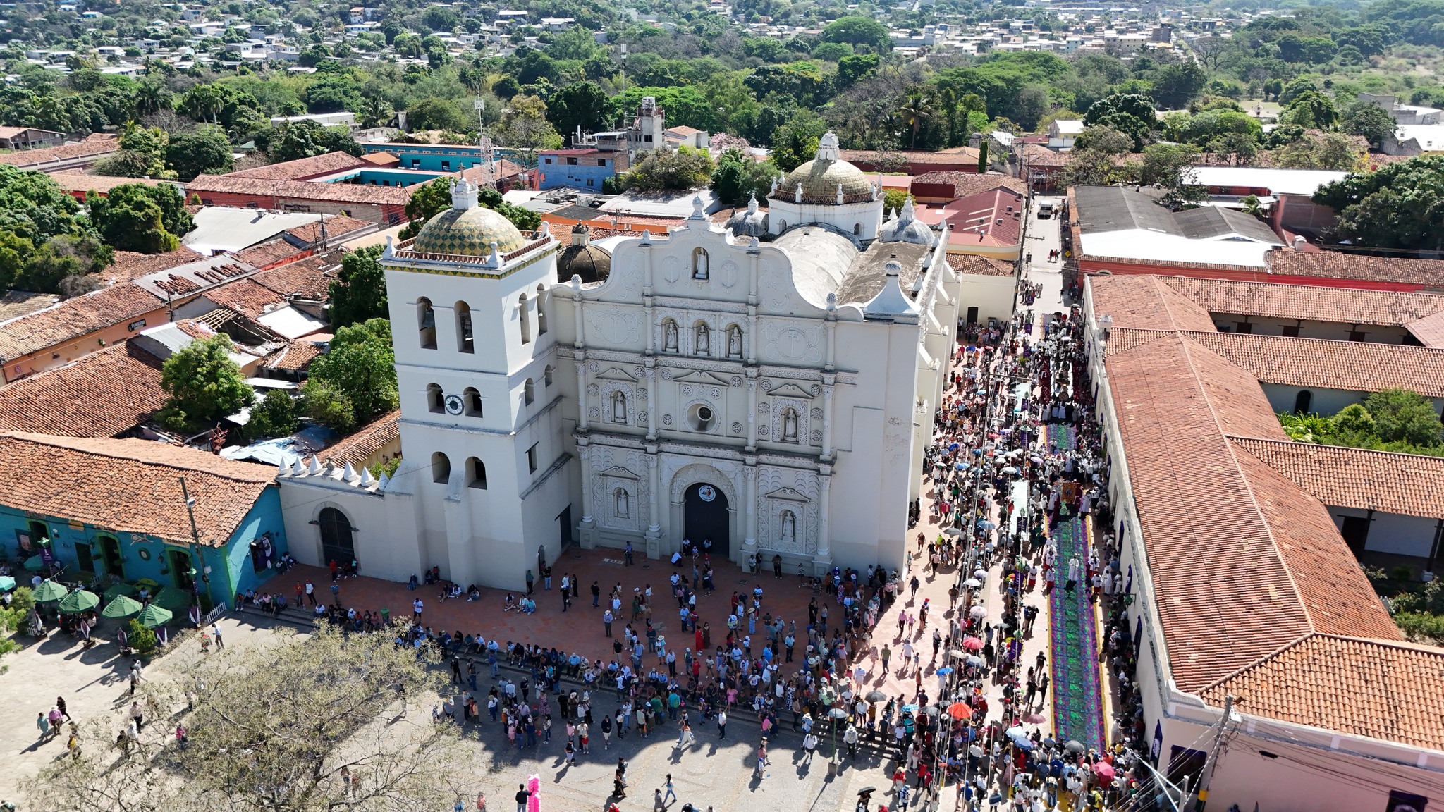 Comayagua vuelve a mostrarse ante el mundo con sus coloridas Alfombras de Aserrín y sus impresionantes Procesiones