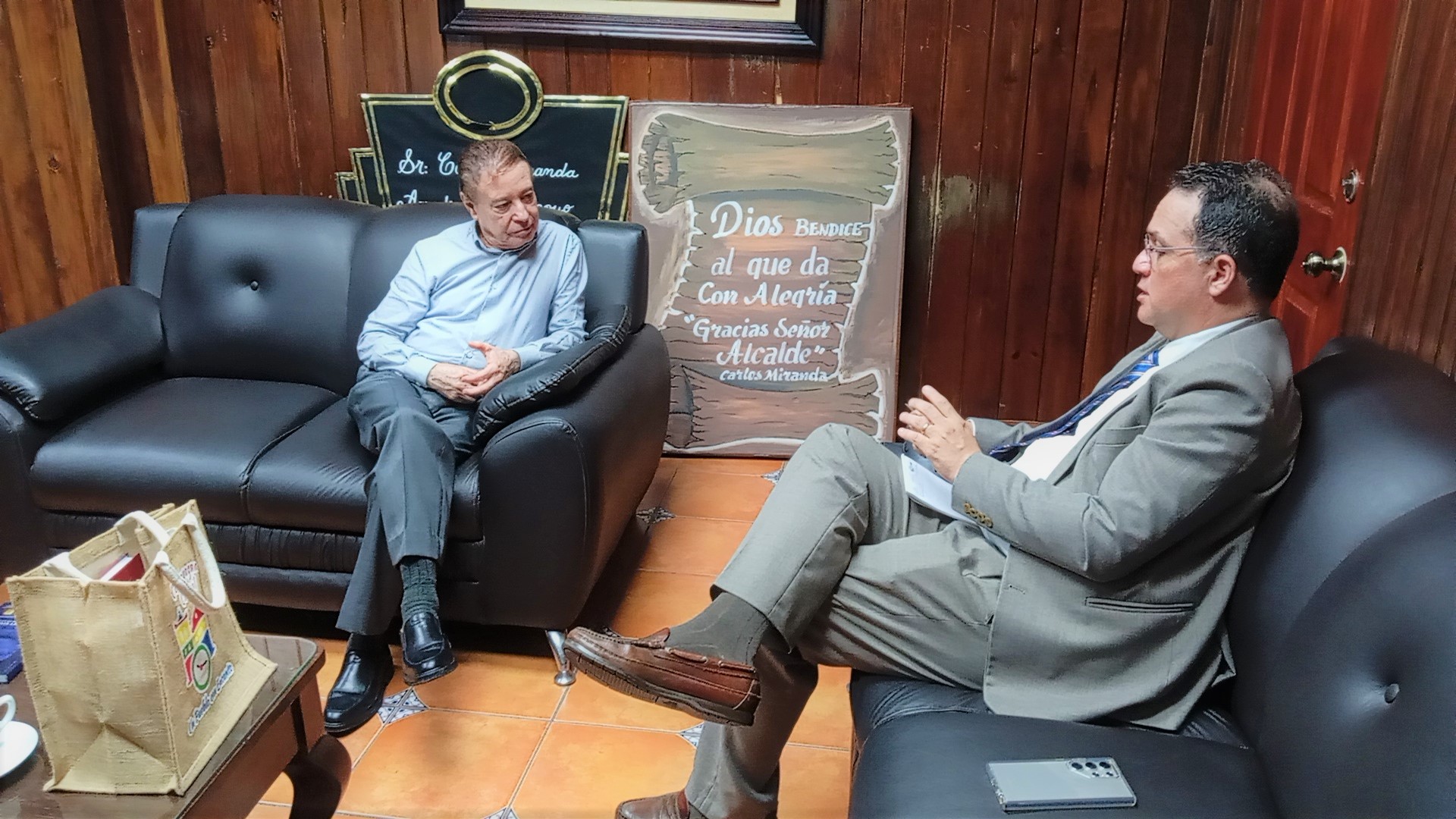 Alcalde Carlos Miranda recibe honrada visita del Embajador de Costa Rica en Honduras