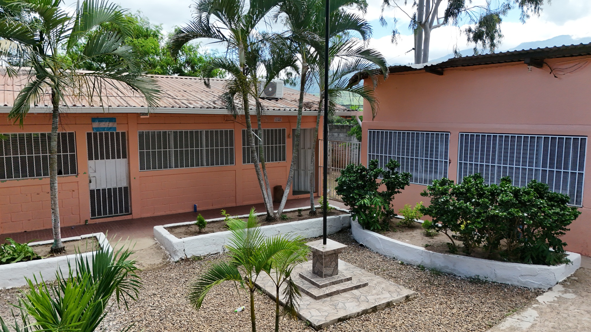 Alcaldía de Comayagua inaugura amplio auditorio en la Escuela María Teresa Argueta de la Col. 21 de abril