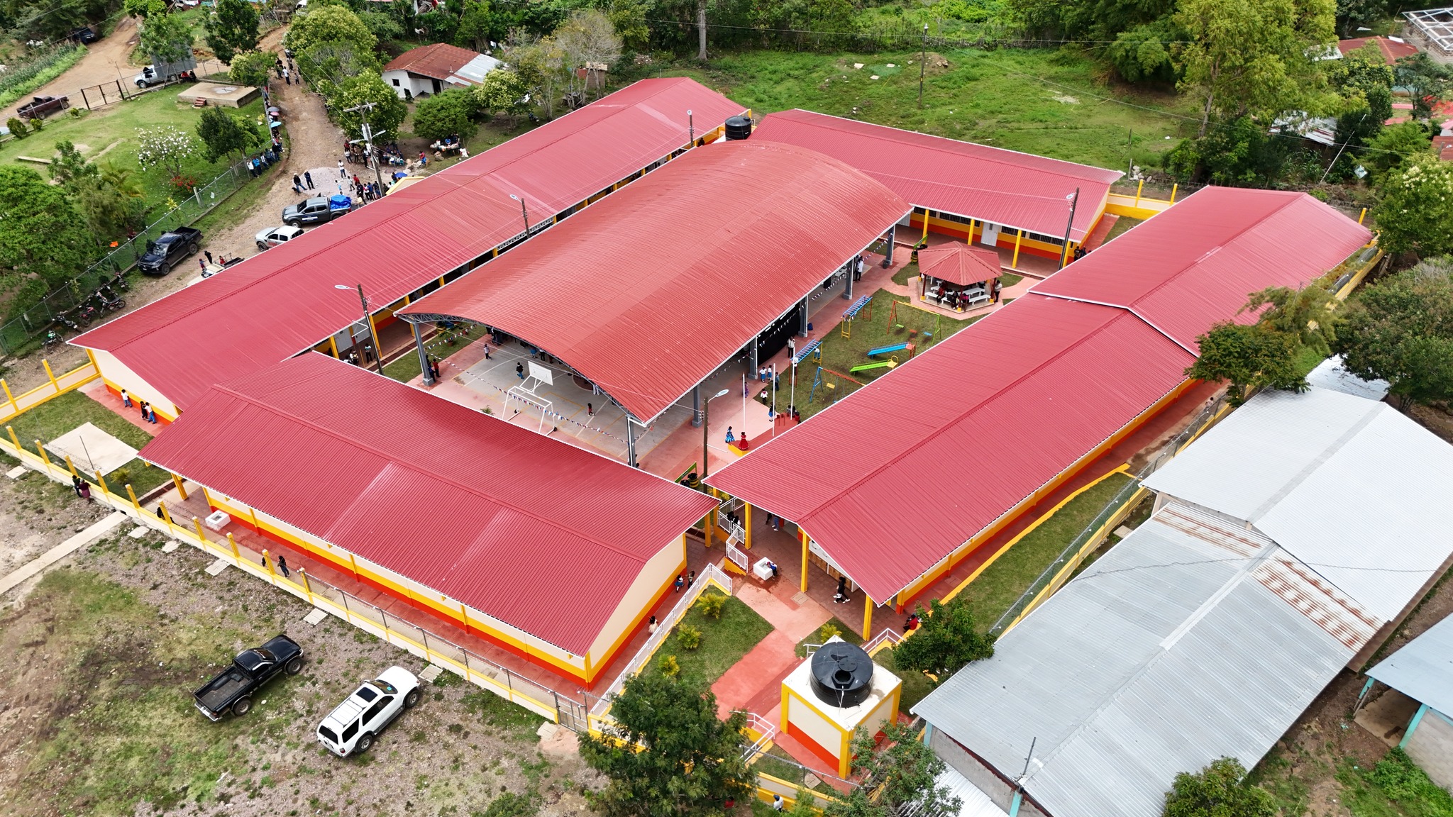 Alcalde Carlos Miranda inaugura amplio Centro Tecnológico de Primer Mundo en San José de Pane