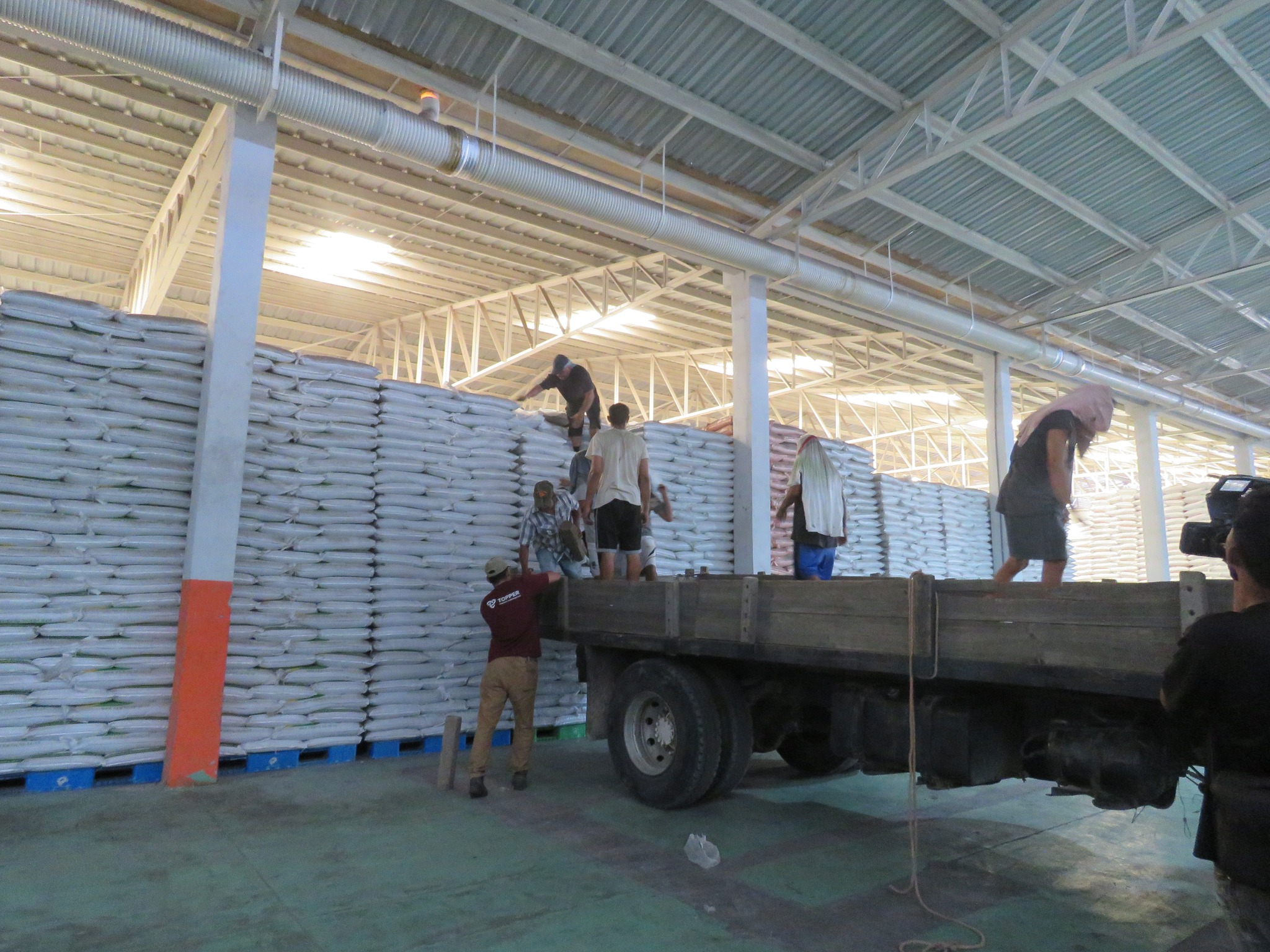 Alcaldía de Comayagua beneficia a más de 2500 agricultores con entrega de fertilizantes