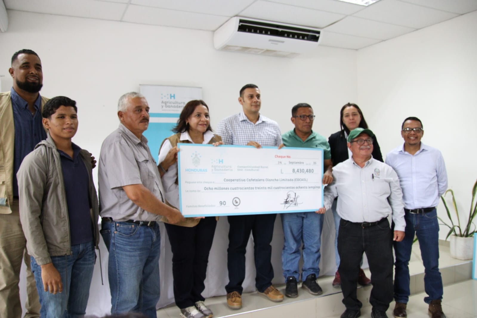 ComRural entrega 47.5 millones de lempiras a productores olanchanos