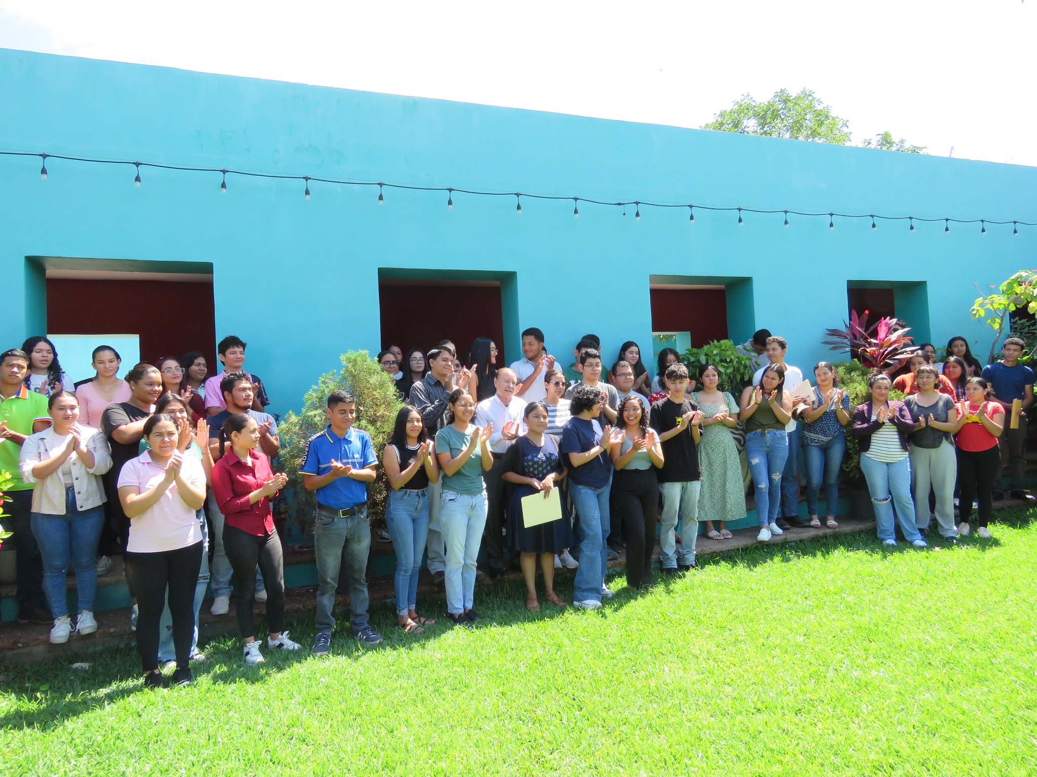 Alcaldía de Comayagua beneficia a Jóvenes Universitarios con entrega de Becas